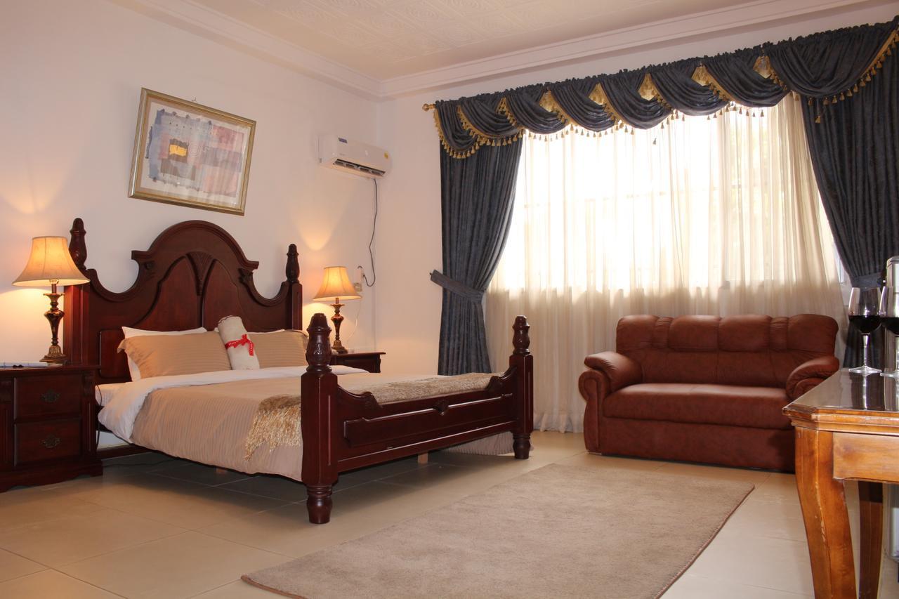 Embassy Suites Hotel Monrovia Bagian luar foto