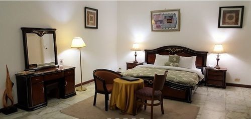 Embassy Suites Hotel Monrovia Bagian luar foto