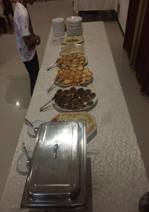 Embassy Suites Hotel Monrovia Bagian luar foto