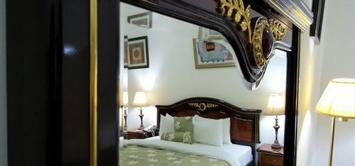 Embassy Suites Hotel Monrovia Bagian luar foto